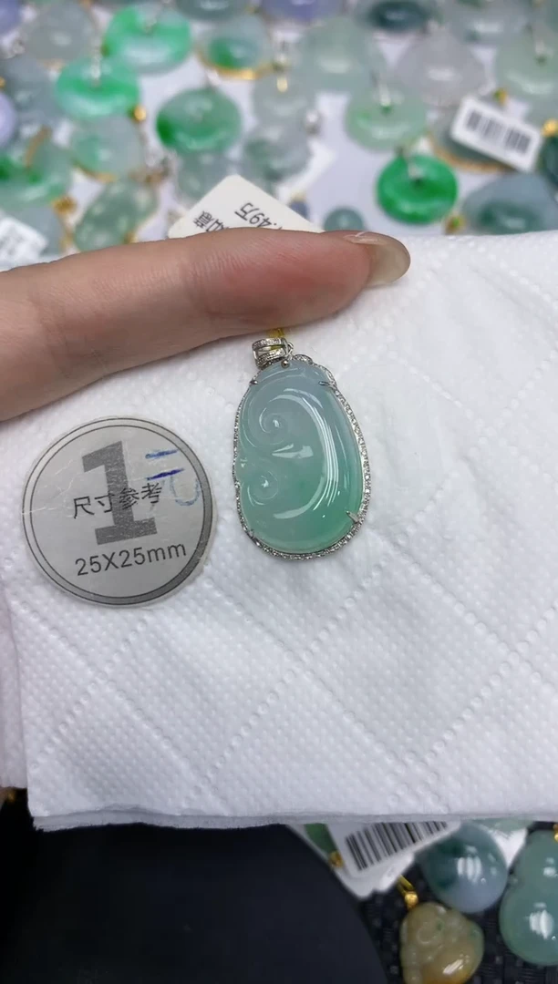 颈饰18K金镶嵌翡翠111111111