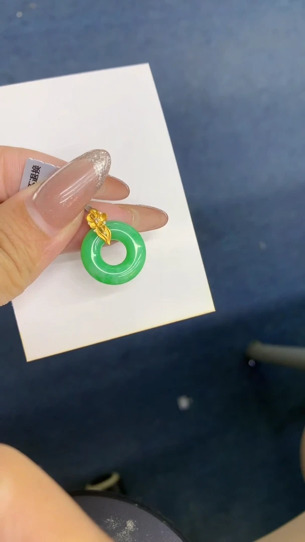 颈饰18K金镶嵌翡翠1