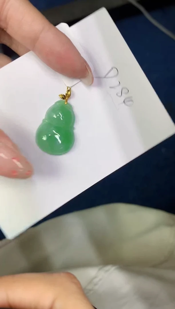 翡翠18K金镶嵌颈饰缅甸天然翡翠A货