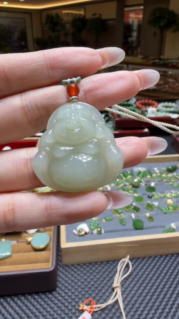 颈饰未镶嵌和田玉挂件