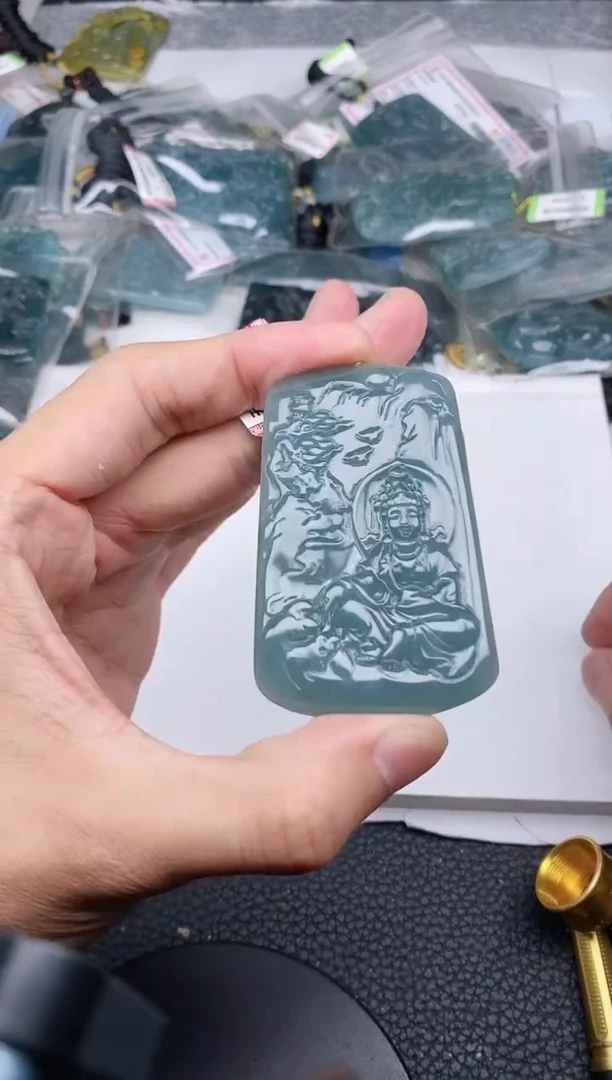 颈饰未镶嵌翡翠