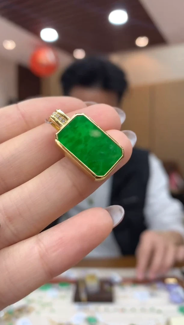 吊坠(不含链)未镶嵌翡翠方牌