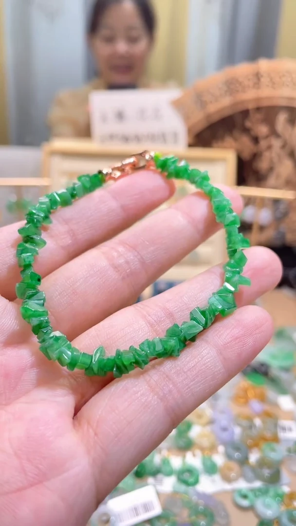 颈饰未镶嵌翡翠手串