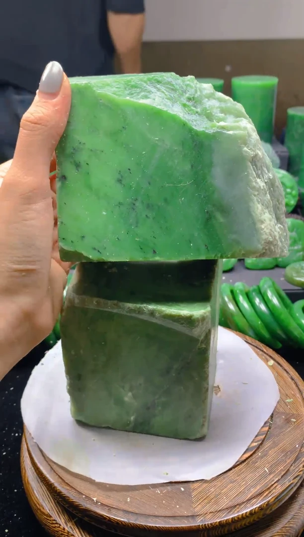 未镶嵌和田玉（碧玉）珠宝半成品1