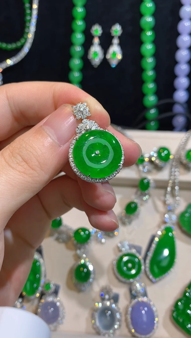 吊坠(赠链)18K金镶嵌翡翠翡翠吊坠