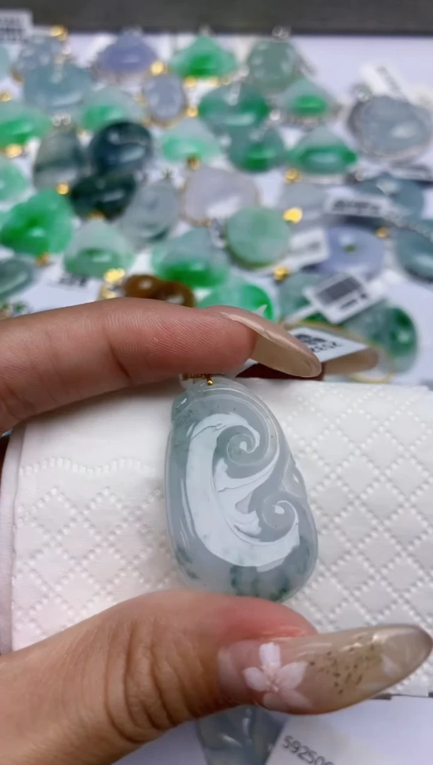 翡翠未镶嵌颈饰天然A货翡翠