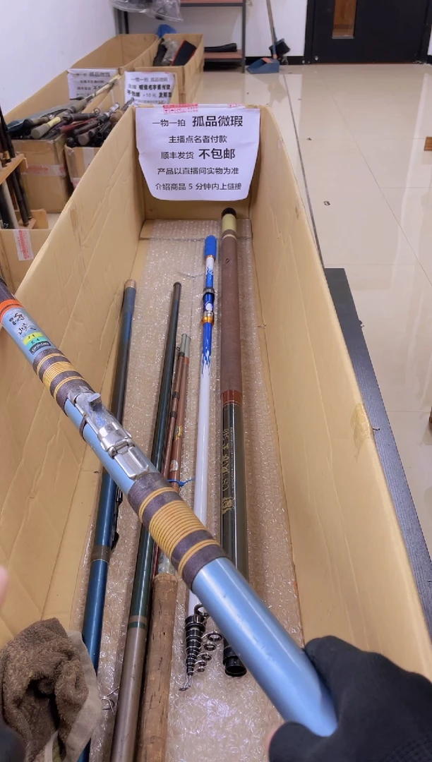 庆****品孤品微瑕疵，以直播间讲解为准，+10元，发顺丰，慎拍。