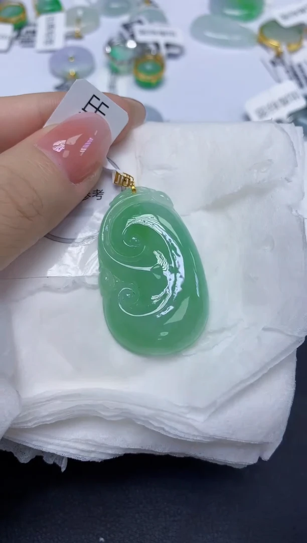 颈饰18K金镶嵌翡翠天然缅甸翡翠A货多样性发一件