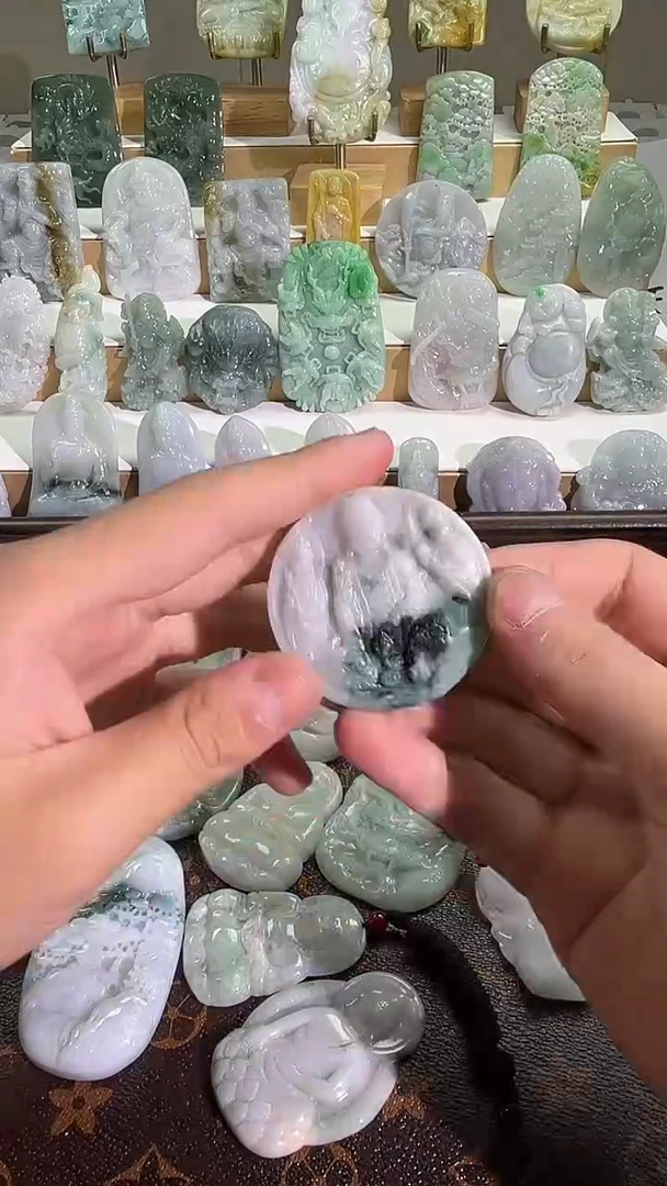 吊坠(赠链)未镶嵌翡翠11/23   15