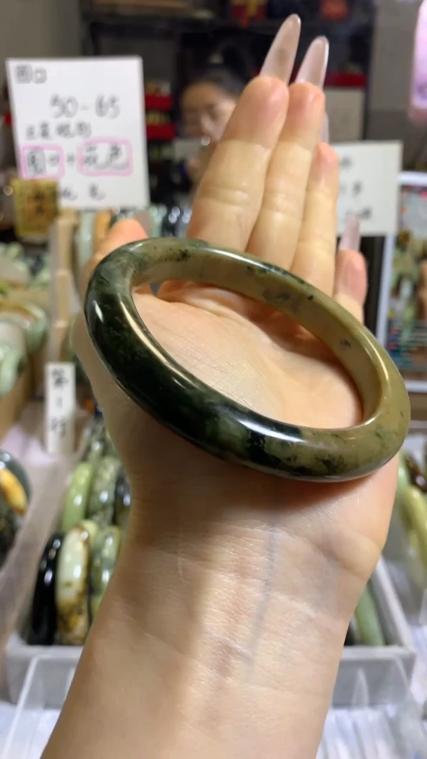 未镶嵌岫玉手镯28 60+ 包容