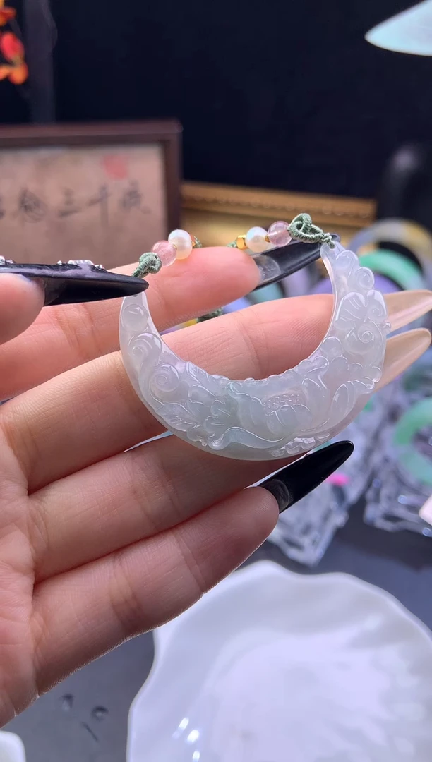 未镶嵌定制翡翠雕花月牙