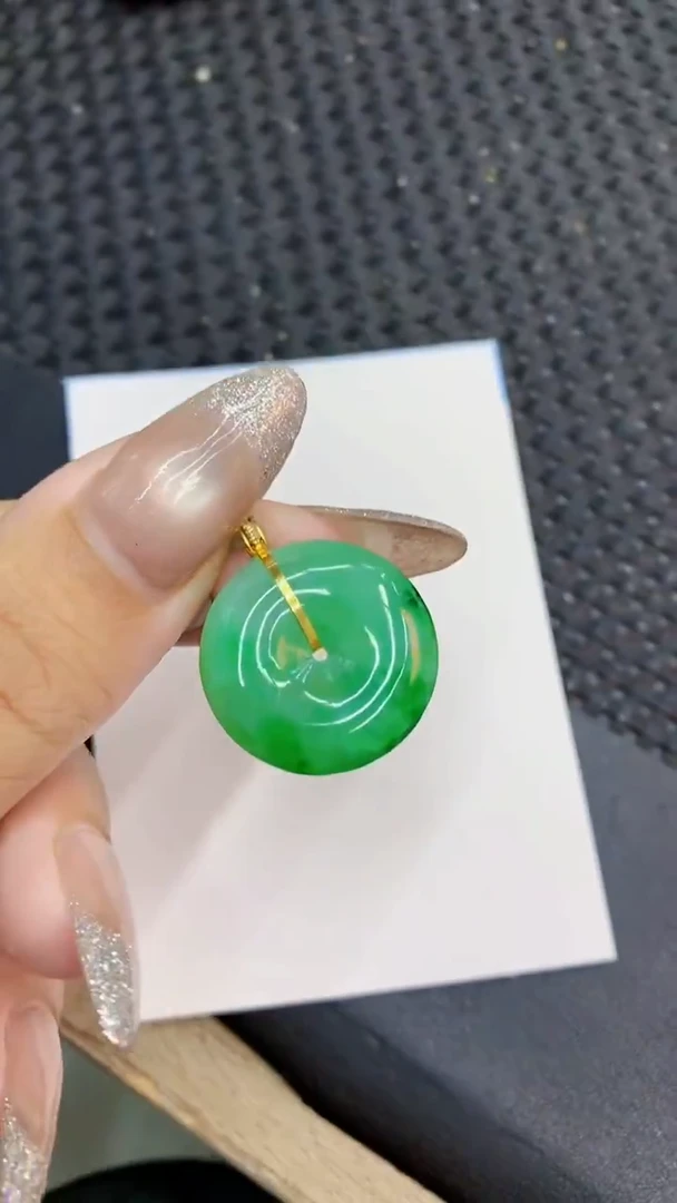 颈饰18K金镶嵌翡翠1
