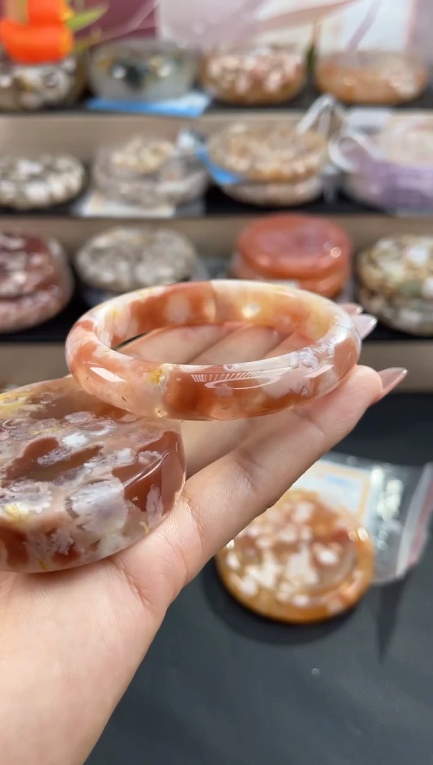 未镶嵌手镯石英质玉54