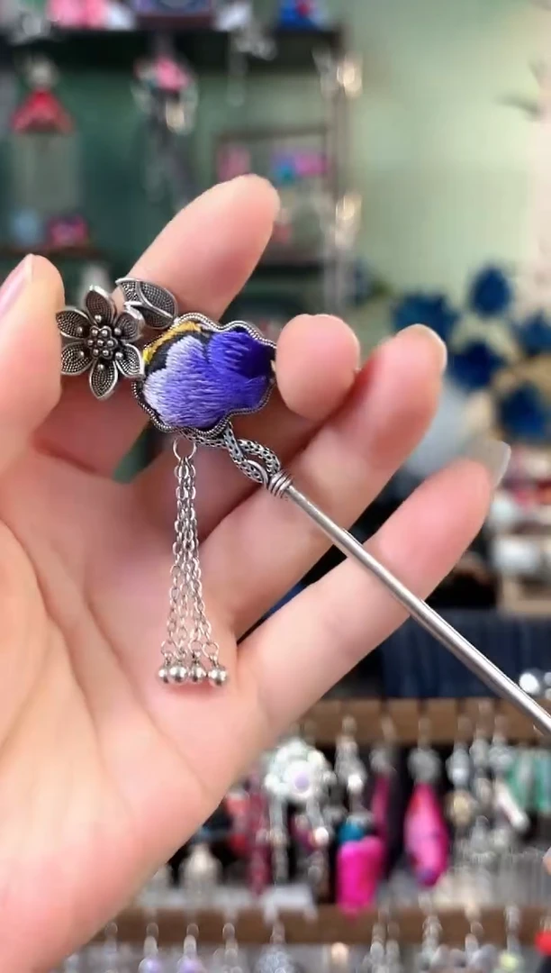 彩云南阁非遗老绣饰品525*