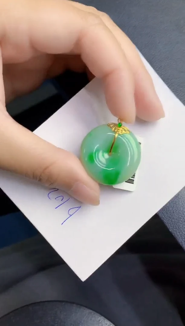 翡翠18K金镶嵌颈饰天然缅甸A货翡翠