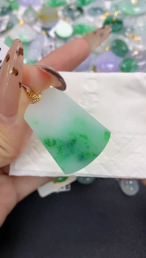 颈饰18K金镶嵌翡翠a货假一赔三支持复检百元上9元证书费自理