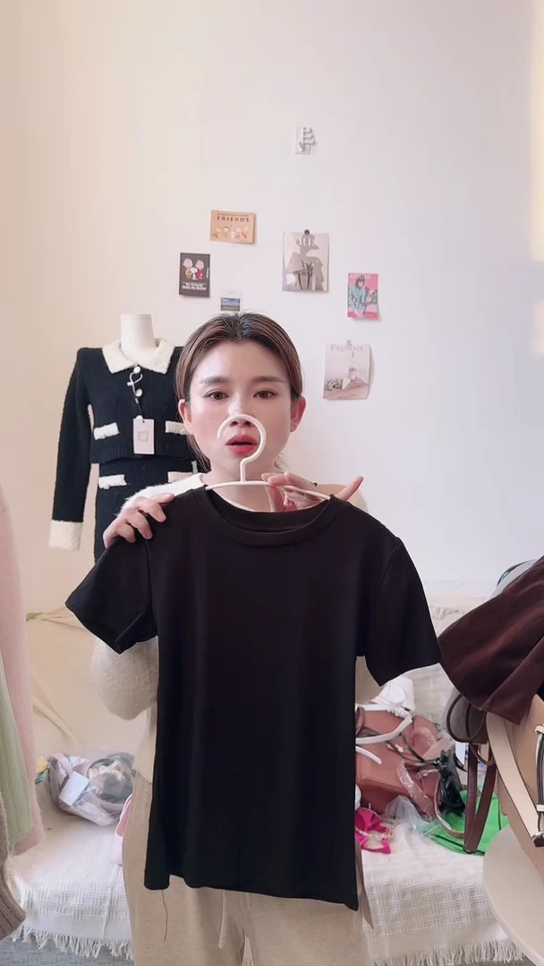 黑色短袖圆领正肩