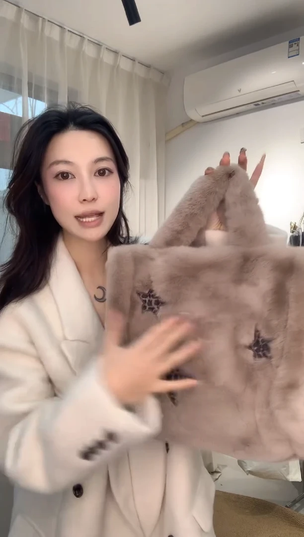 豹纹刺绣毛绒包包福利
