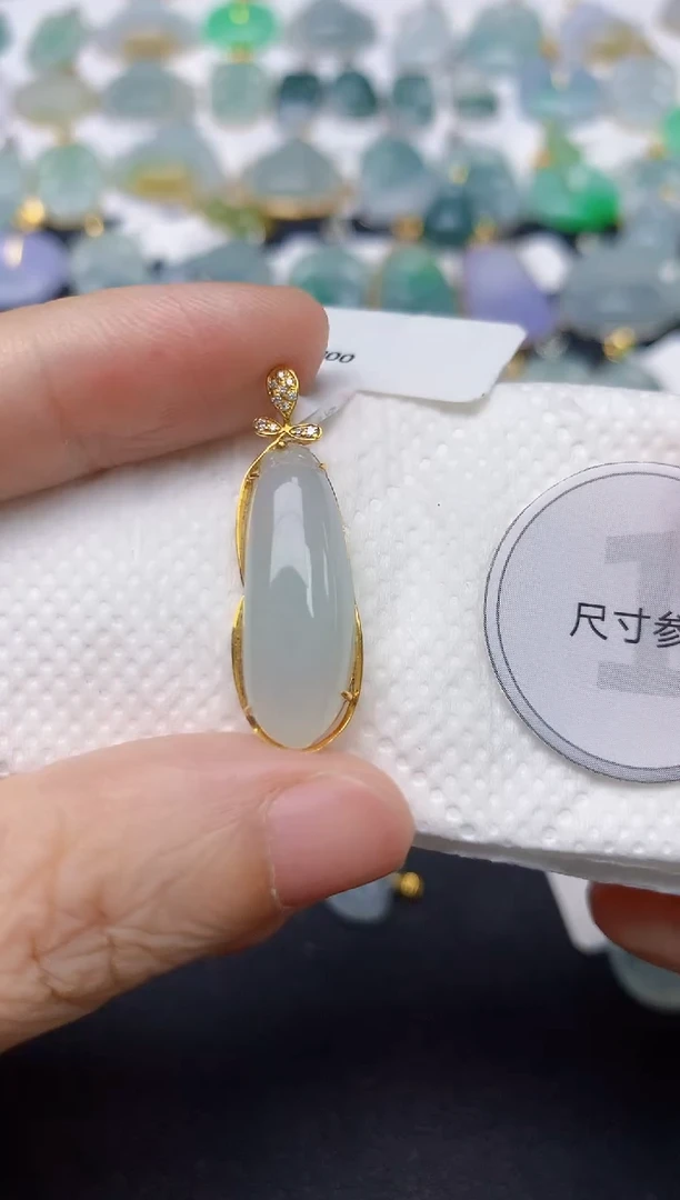 翡翠18K金镶嵌颈饰天然缅甸A货翡翠