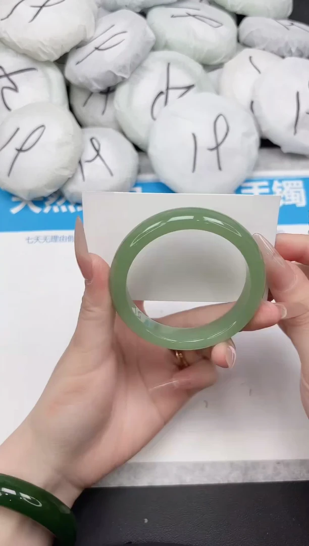 未镶嵌手镯石英质玉317-56