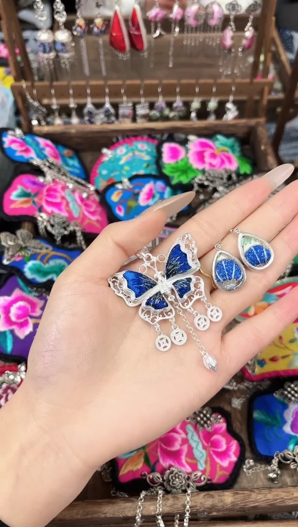 织绣民族风非遗老绣苗银饰品937