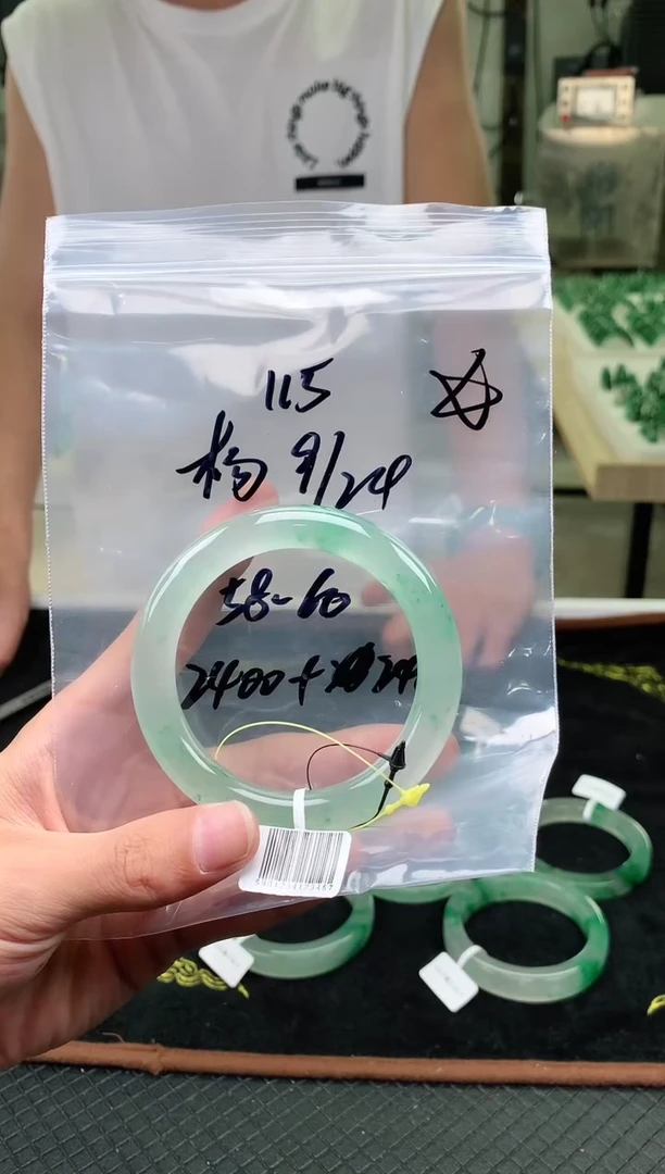 未镶嵌非洲翠手镯石英质玉花*飞非洲翠手镯圈口115号