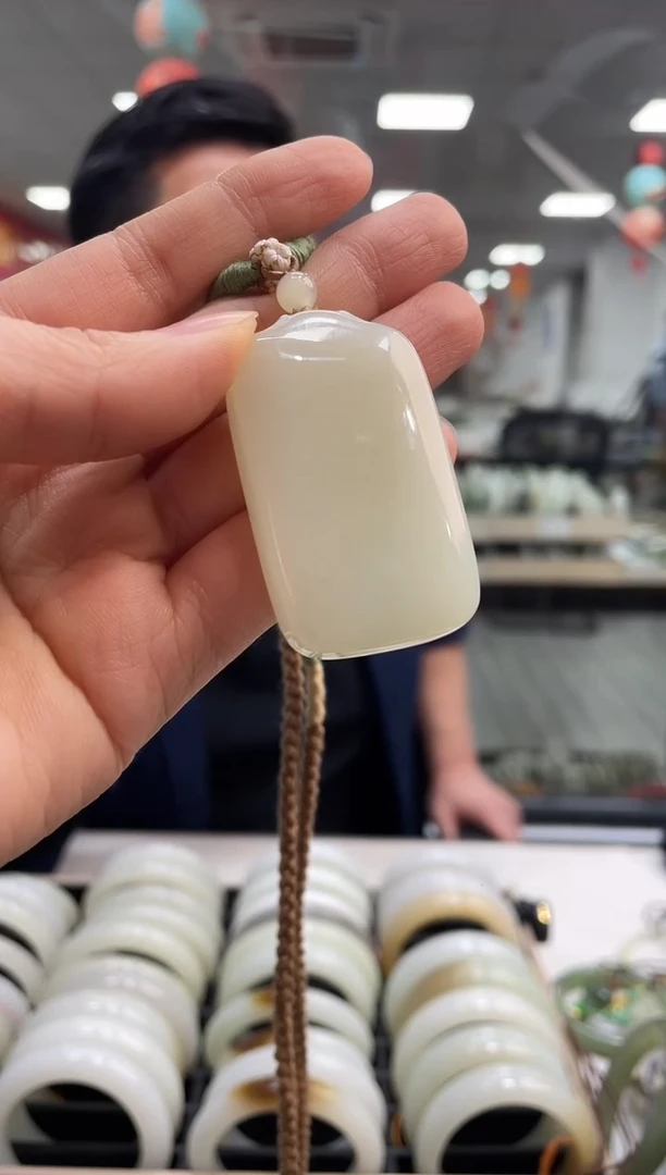 颈饰未镶嵌和田玉高品无事牌吊坠随机发一件