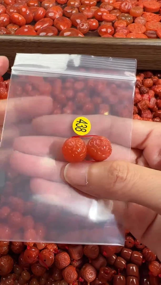 南红玛瑙未镶嵌颈饰1