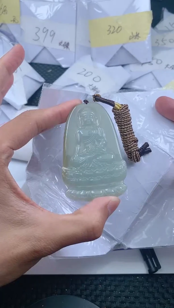 翡翠未镶嵌颈饰