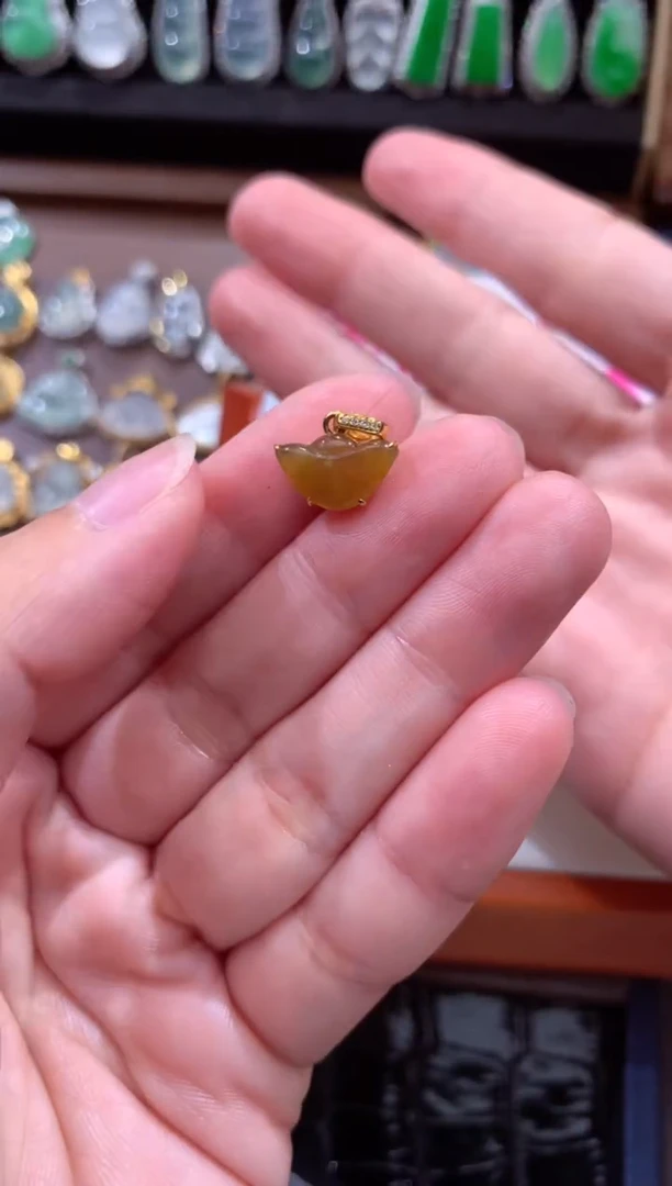 颈饰18K金镶嵌翡翠翡翠