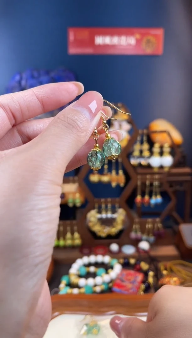 琉璃手工艺品芒*?，绿色琉璃耳钩