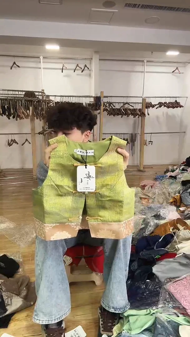 马甲       M码       80-110斤