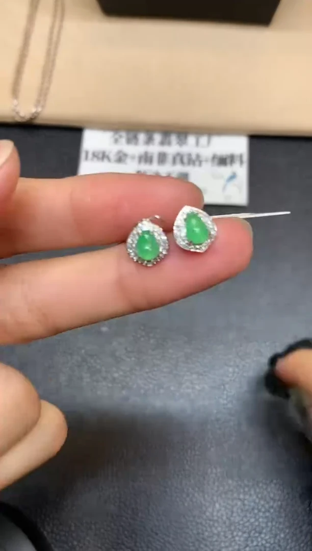 18K金镶嵌翡翠耳饰葫芦【无服务费