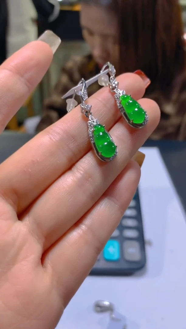 未镶嵌翡翠耳饰多样性发一