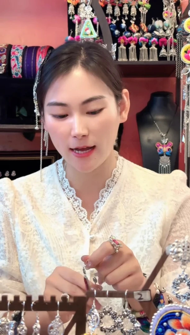 织绣云织谣民族风精美饰品  446
