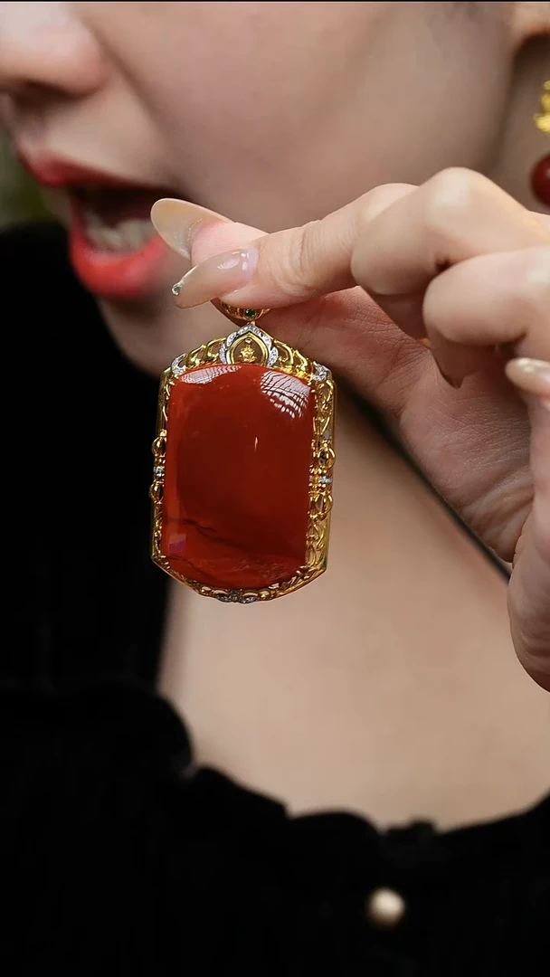 18K金镶嵌吊坠南红玛瑙D-