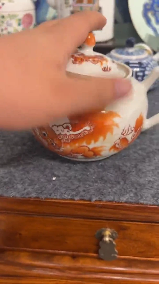 摆件瓷摆件瓷摆件狮子圆扁壶