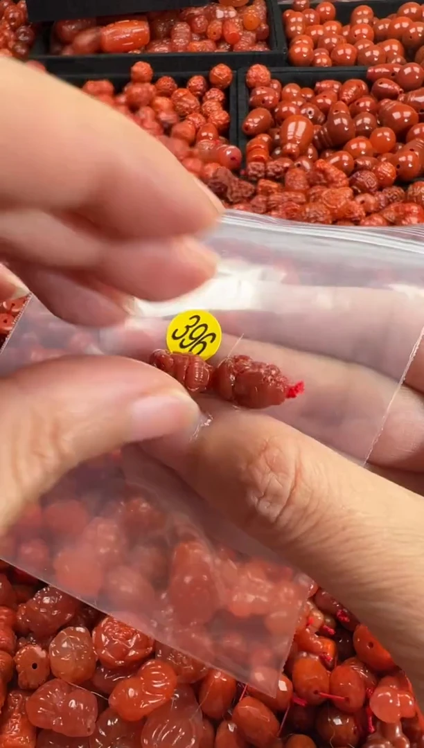 颈饰未镶嵌南红玛瑙1