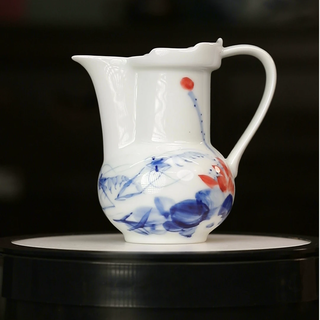 12.19/萧御画虾/青花釉下红虾公道杯
