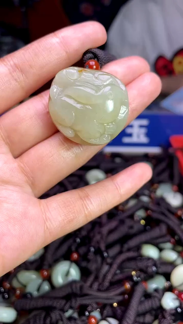 未镶嵌和田玉挂件1