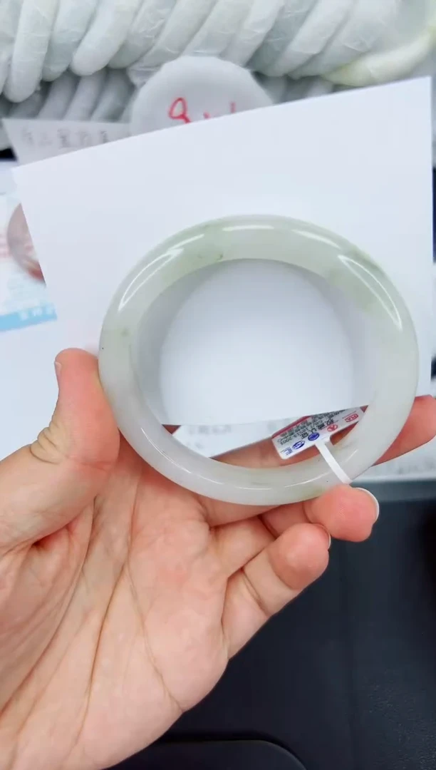 【闪购商品】石英质玉手镯未镶嵌390-59.4