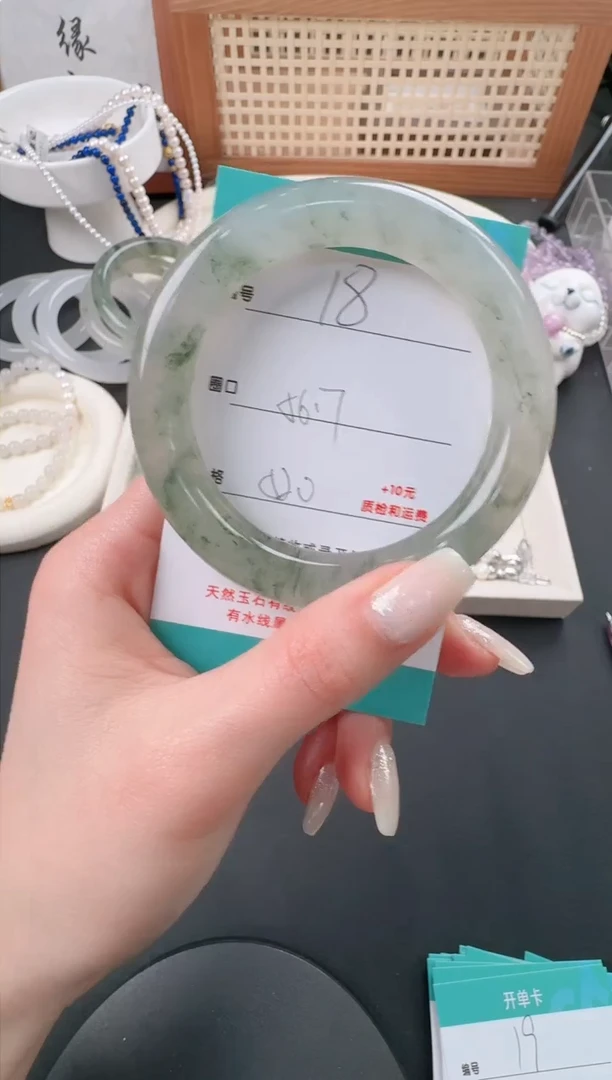 【闪购商品】石英质玉手镯未镶嵌18