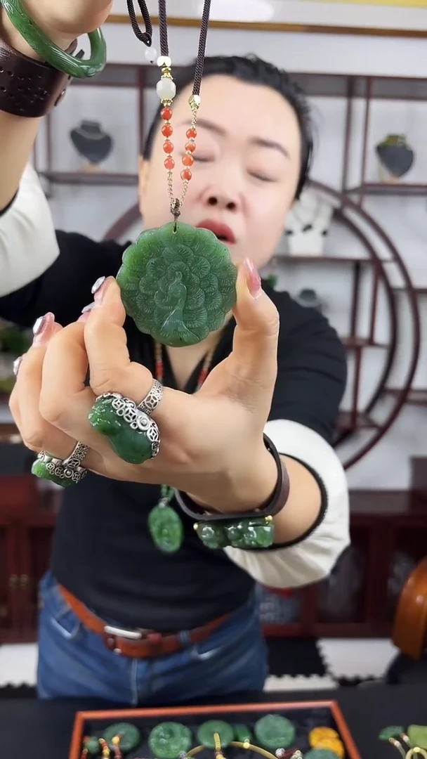 颈饰未镶嵌和田玉孔雀