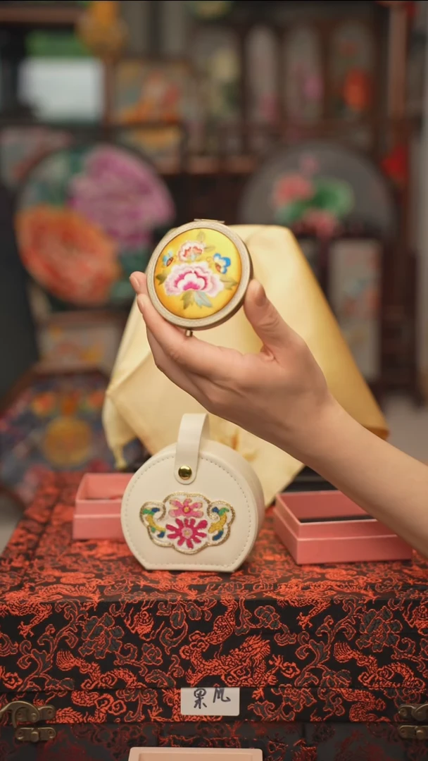 扇子绣花吊坠非遗