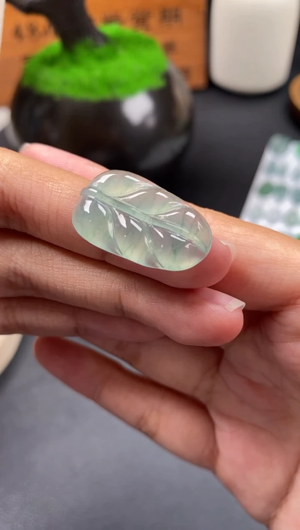 颈饰未镶嵌翡翠翡翠冰种叶子