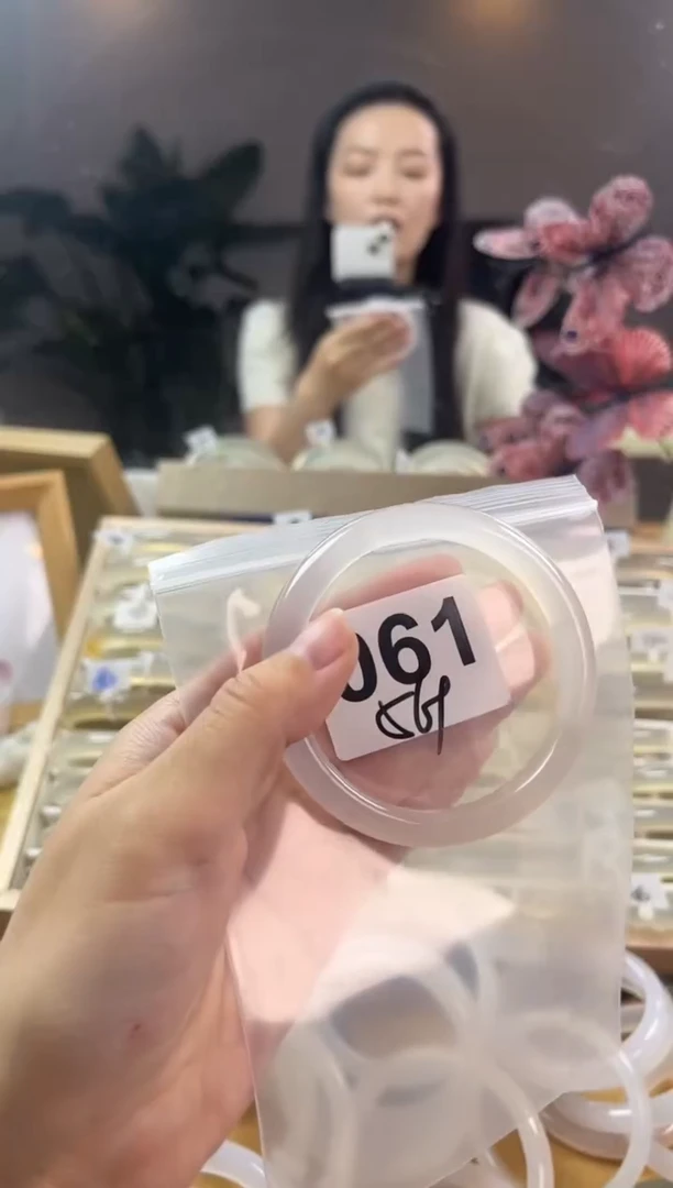 玛瑙/玉髓手镯未镶嵌061微瑕