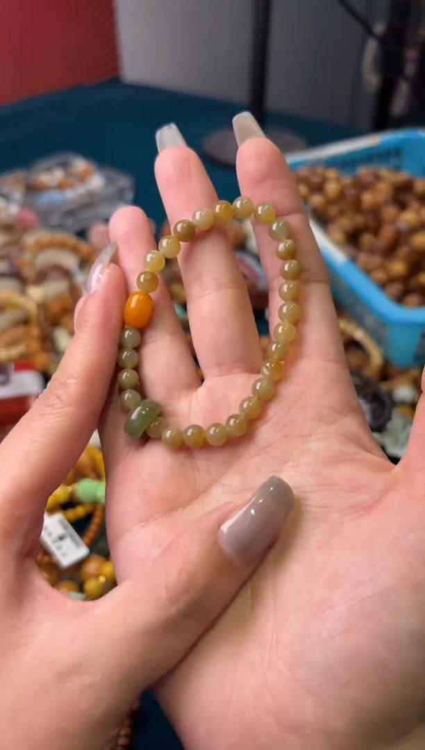 【闪购商品】和田玉（糖玉）颈饰未镶嵌    且末糖单圈跑环款