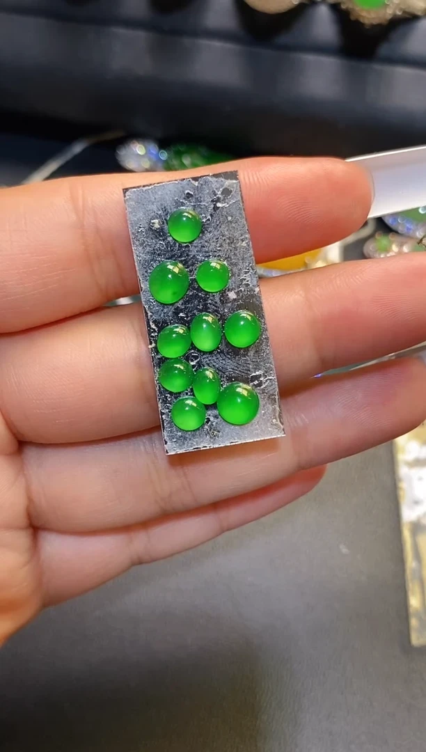 未镶嵌翡翠耳饰天然