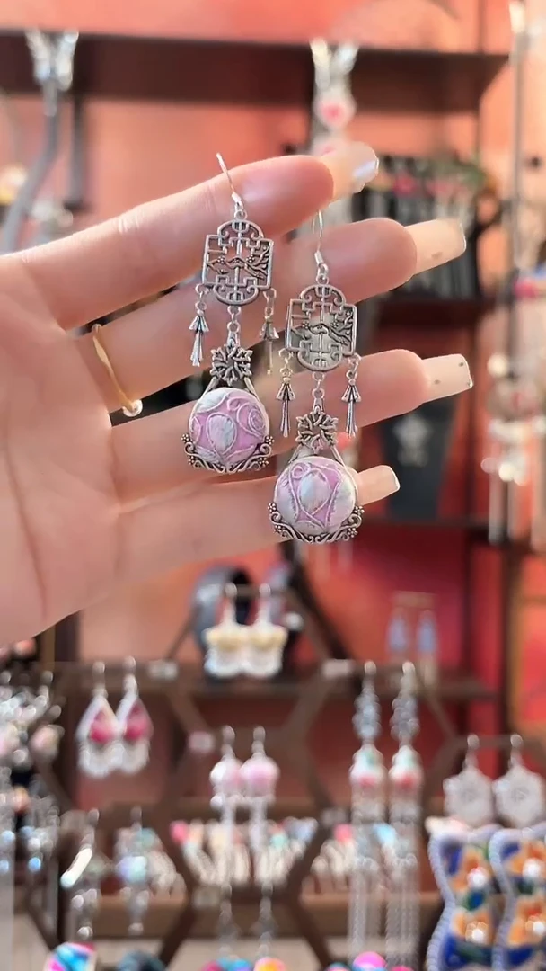 织绣云织谣民族风精美饰品 150***