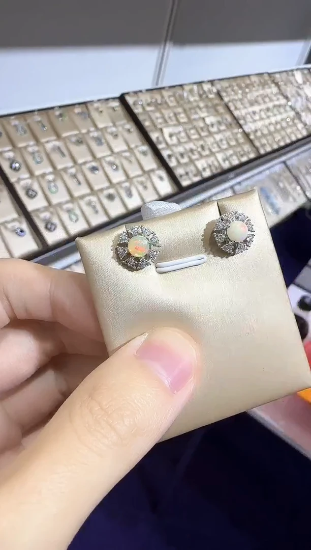 【闪购商品】欧泊珠宝奇石银S925镶嵌耳钉6mm